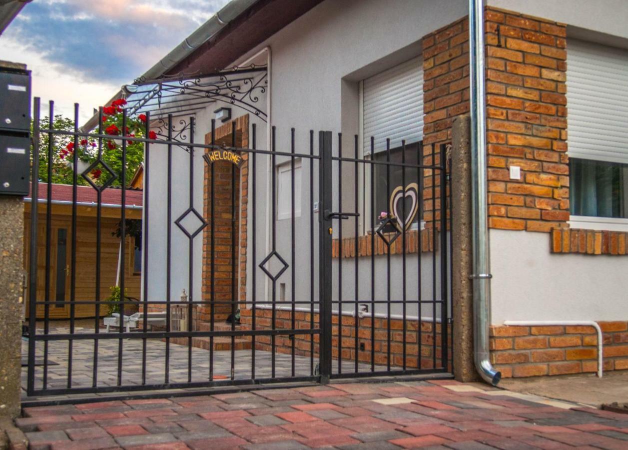 Feliz Apartman Gyula Luaran gambar